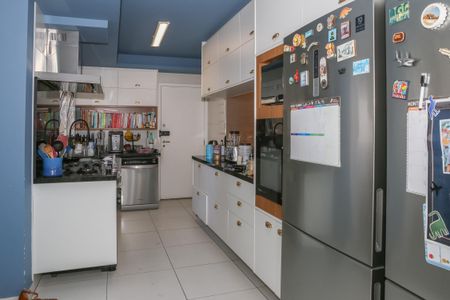 Apartamento para alugar com 241m², 4 quartos e 3 vagas Apartamento para alugar com 241m², 4 quartos e 3 vagasCozinha