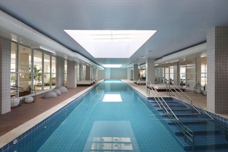 Apartamento para alugar com 241m², 4 quartos e 3 vagas Apartamento para alugar com 241m², 4 quartos e 3 vagasÁrea comum - Piscina