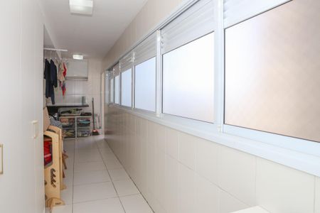 Apartamento para alugar com 241m², 4 quartos e 3 vagas Apartamento para alugar com 241m², 4 quartos e 3 vagasÁrea de Serviço