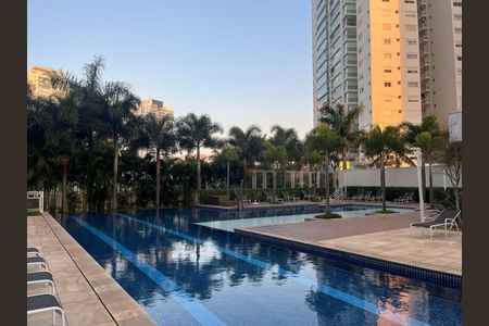 Apartamento para alugar com 241m², 4 quartos e 3 vagas Apartamento para alugar com 241m², 4 quartos e 3 vagasÁrea comum - Piscina