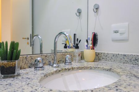 Apartamento à venda com 133m², 4 quartos e 2 vagas Apartamento à venda com 133m², 4 quartos e 2 vagasBanheiro da Suíte 1