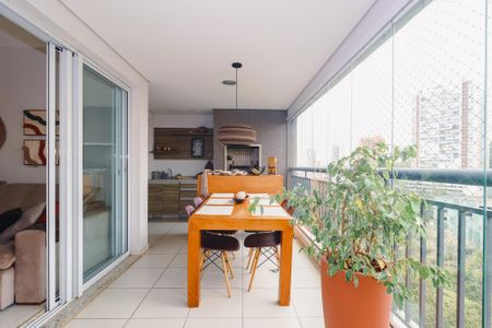 Apartamento à venda com 133m², 4 quartos e 2 vagas Apartamento à venda com 133m², 4 quartos e 2 vagasVaranda da Sala