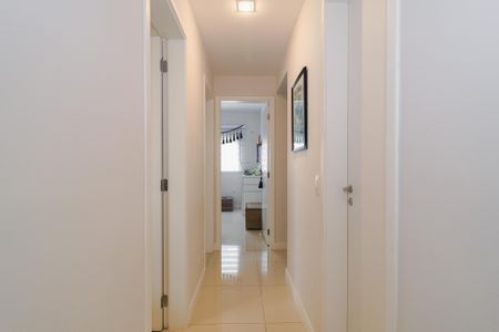 Apartamento à venda com 133m², 4 quartos e 2 vagas Apartamento à venda com 133m², 4 quartos e 2 vagasCorredor