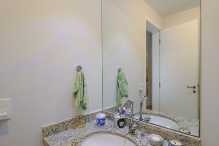 Apartamento à venda com 133m², 4 quartos e 2 vagas Apartamento à venda com 133m², 4 quartos e 2 vagasBanheiro da Suíte 2