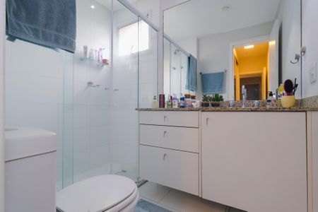 Apartamento à venda com 133m², 4 quartos e 2 vagas Apartamento à venda com 133m², 4 quartos e 2 vagasBanheiro da Suíte 1