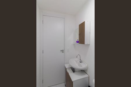 Banheiro de apartamento para alugar com 2 quartos, 40m² em Jardim Helian, São Paulo