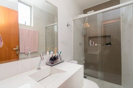 Apartamento à venda com 83m², 3 quartos e 2 vagasBanheiro da Suíte