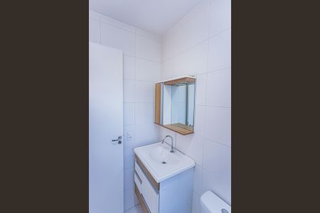 Banheiro suite de apartamento para alugar com 1 quarto, 38m² em Vila Palmeiras, São Paulo