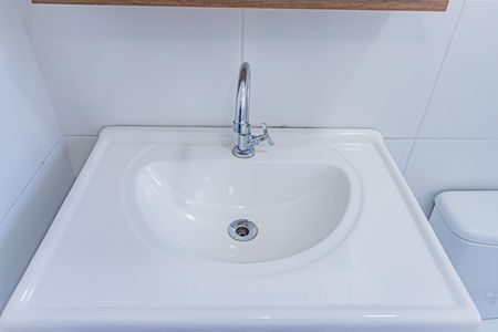 Banheiro suite de apartamento para alugar com 1 quarto, 38m² em Vila Palmeiras, São Paulo