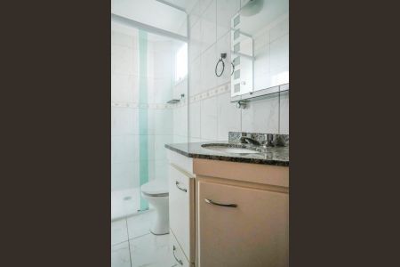 Apartamento à venda com 64m², 2 quartos e 2 vagasBanheiro da suíte