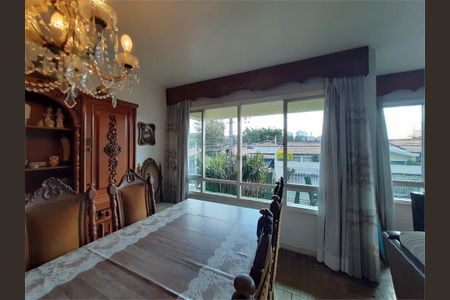 Casa à venda com 200m², 4 quartos e 4 vagas