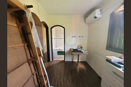 Casa à venda com 220m², 3 quartos e 4 vagas