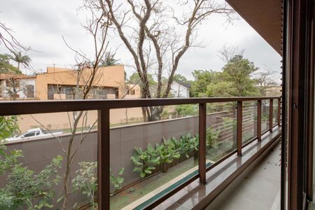 Casa de condomínio à venda com 621m², 4 quartos e 5 vagas Casa de condomínio à venda com 621m², 4 quartos e 5 vagasVaranda da Suíte 1