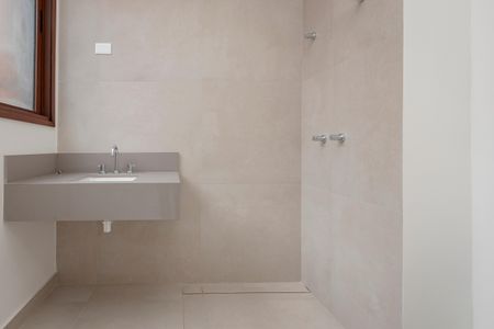 Casa de condomínio à venda com 621m², 4 quartos e 5 vagas Casa de condomínio à venda com 621m², 4 quartos e 5 vagasBanheiro da Suíte 4