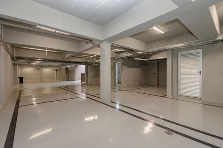 Casa de condomínio à venda com 621m², 4 quartos e 5 vagas Casa de condomínio à venda com 621m², 4 quartos e 5 vagasGaragem