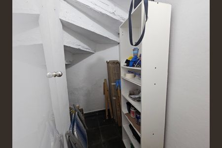 Casa à venda com 95m², 3 quartos e 2 vagasDespensa