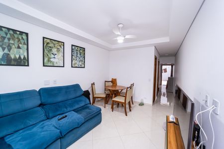 Casa à venda com 112m², 3 quartos e 2 vagas Casa à venda com 112m², 3 quartos e 2 vagasSala