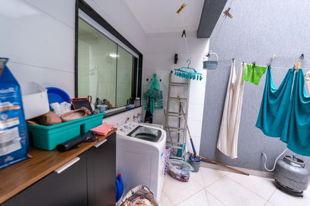 Casa à venda com 112m², 3 quartos e 2 vagas Casa à venda com 112m², 3 quartos e 2 vagasÁrea de Serviço / Quintal