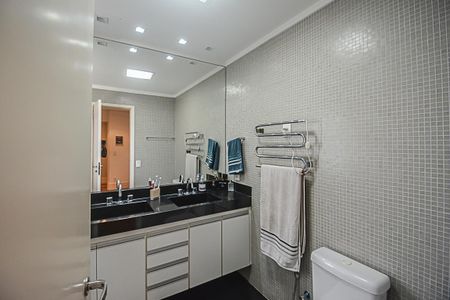Apartamento à venda com 247m², 3 quartos e 4 vagasBanheiro da Suíte 3
