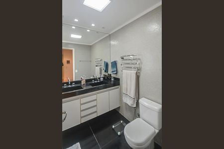 Apartamento à venda com 247m², 3 quartos e 4 vagasBanheiro da Suíte 3