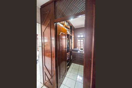 Casa de condomínio à venda com 465m², 5 quartos e 4 vagasCloset da suíte 1