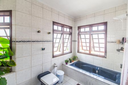 Casa de condomínio à venda com 465m², 5 quartos e 4 vagasBanheiro da Suíte 1