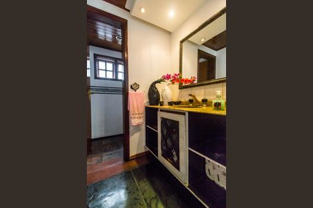 Casa de condomínio à venda com 465m², 5 quartos e 4 vagasLavabo