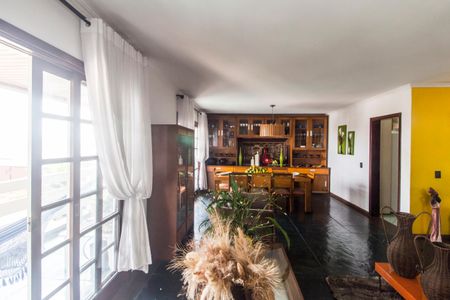 Casa de condomínio à venda com 465m², 5 quartos e 4 vagasSala