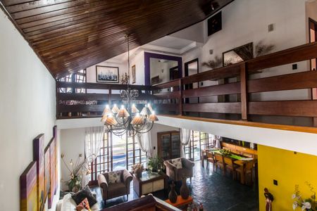 Casa de condomínio à venda com 465m², 5 quartos e 4 vagasVista