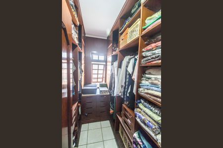 Casa de condomínio à venda com 465m², 5 quartos e 4 vagasCloset da suíte 1