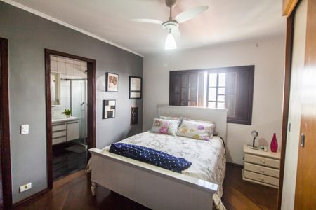 Casa de condomínio à venda com 465m², 5 quartos e 4 vagasSuíte 2