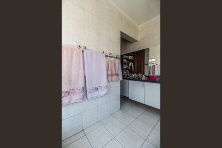 Casa de condomínio à venda com 465m², 5 quartos e 4 vagasBanheiro da Suíte 1