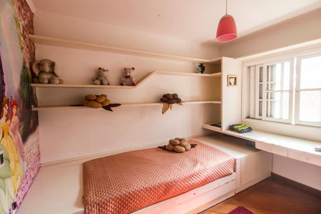 Casa de condomínio à venda com 465m², 5 quartos e 4 vagasQuarto 2