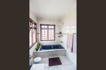 Casa de condomínio à venda com 465m², 5 quartos e 4 vagasBanheiro da Suíte 1