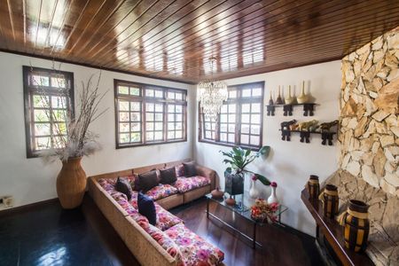 Casa de condomínio à venda com 465m², 5 quartos e 4 vagasSala