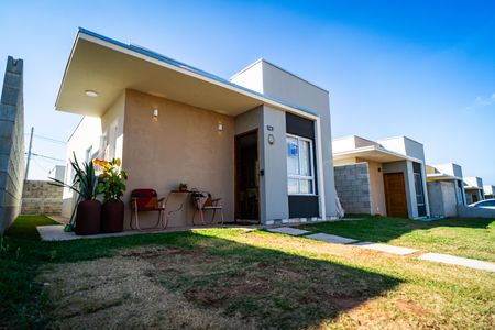 Casa para alugar com 74m², 3 quartos e 2 vagasFachada