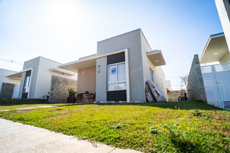 Casa para alugar com 74m², 3 quartos e 2 vagasFachada