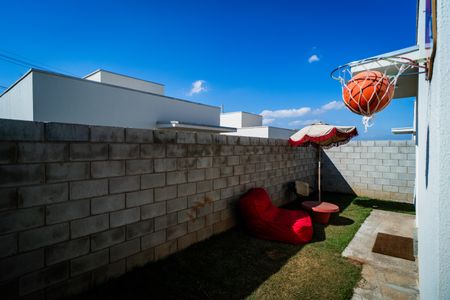 Casa para alugar com 74m², 3 quartos e 2 vagasQuintal