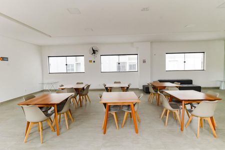 Apartamento à venda com 53m², 2 quartos e 1 vaga Apartamento à venda com 53m², 2 quartos e 1 vagaÁrea comum - Salão de festas