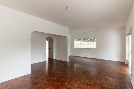 Casa à venda com 477m², 5 quartos e 5 vagasSala