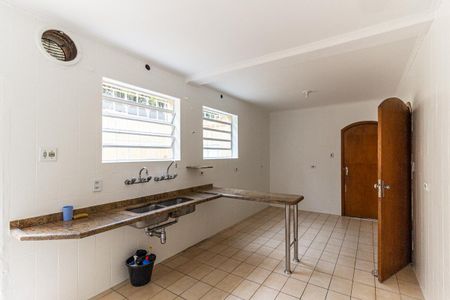Casa à venda com 477m², 5 quartos e 5 vagasCozinha