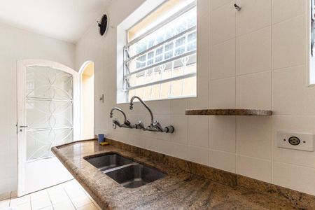 Casa à venda com 477m², 5 quartos e 5 vagasCozinha