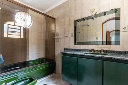 Casa à venda com 477m², 5 quartos e 5 vagasBanheiro da Suíte 1