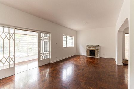 Casa à venda com 477m², 5 quartos e 5 vagasSala