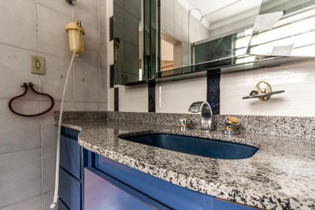 Casa à venda com 477m², 5 quartos e 5 vagasBanheiro da Suíte 2