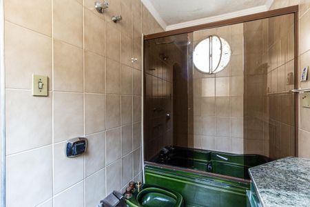 Casa à venda com 477m², 5 quartos e 5 vagasBanheiro da Suíte 1