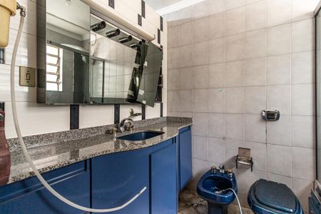 Casa à venda com 477m², 5 quartos e 5 vagasBanheiro da Suíte 2