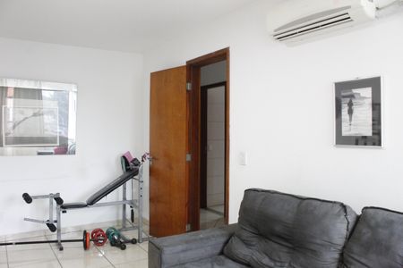 Sala de casa de condomínio à venda com 1 quarto, 70m² em Jacarepaguá, Rio de Janeiro