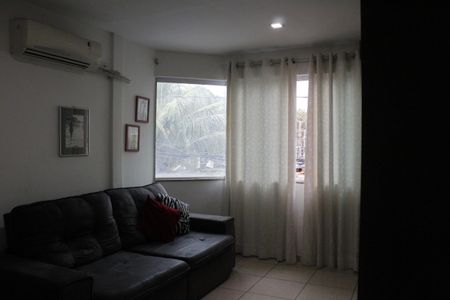 Sala de casa de condomínio à venda com 1 quarto, 70m² em Jacarepaguá, Rio de Janeiro