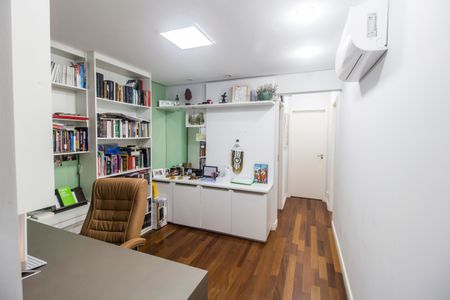 Apartamento à venda com 202m², 4 quartos e 3 vagasEscritório